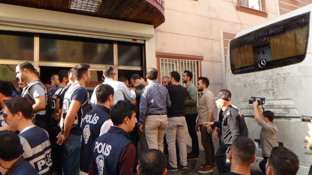 HDP’li vekilden polislere hakaret! Şu çirkefliğe bir bakın - Resim: 0