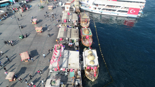 Eminönü balık-ekmek tekneleri işi karıştı! İBB'yi şoke eden karar - Resim: 1