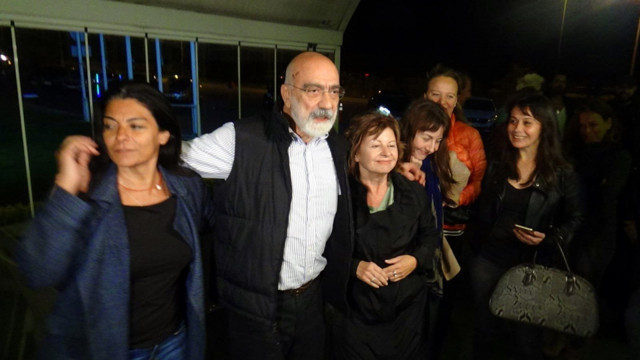 Ahmet Altan tahliyesine üzülmüş! Nazlı Ilıcak sevinçle çıktı - Resim: 2