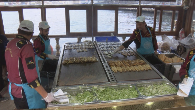 Eminönü balık ekmek tekneleri şimdilik kalkmıyor! İBB karar almış - Resim: 1