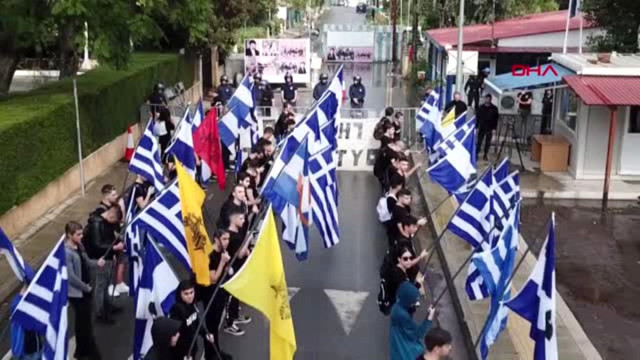 KKTC Başbakanı Ersin Tatar'dan bayrak yakan Rumlara sert tepki - Resim: 0