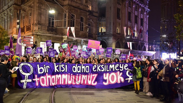 Taksim'deki kadın eylemine biber gazlı müdahale! Emniyet'ten açıklama - Resim: 0