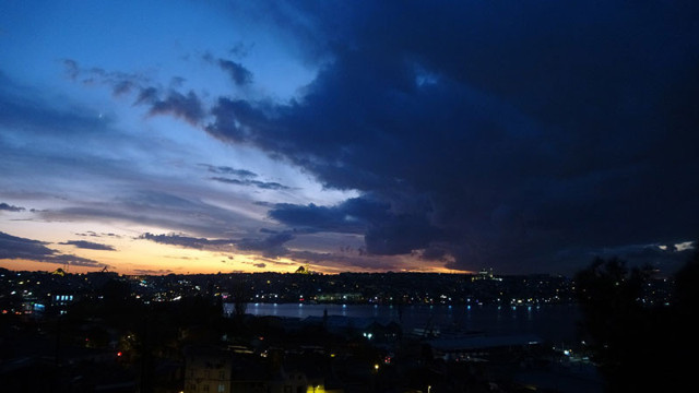 İstanbul'da eşsiz gün batımı manzarası havadan görüntülendi - Resim: 2