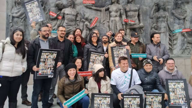 TGS'den Hürriyet önünde eylem: 45 gazetecinin hakkını kuruşu kuruşuna ödeyeceksiniz - Resim: 0