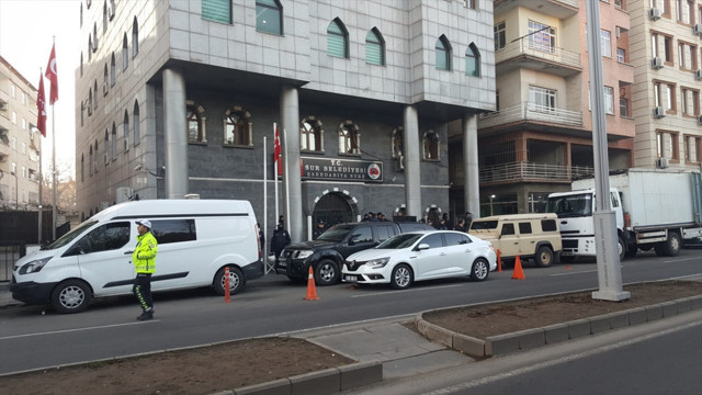 Diyarbakır'da HDP'li Belediye Başkanı ve meclis üyelerine terör gözaltısı - Resim: 3