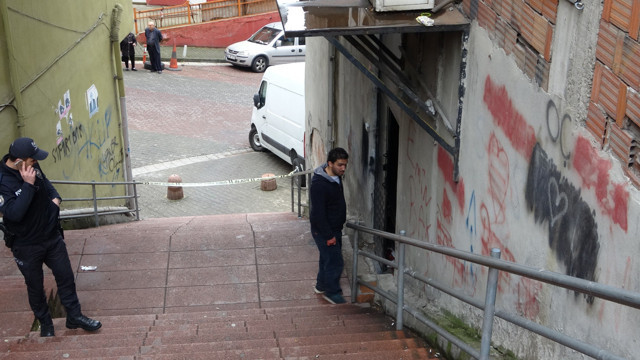 Kağıthanede yine koca dehşeti!  Eşinin iş yerine çiçekle geldi, kurşun yağdırdı - Resim: 0