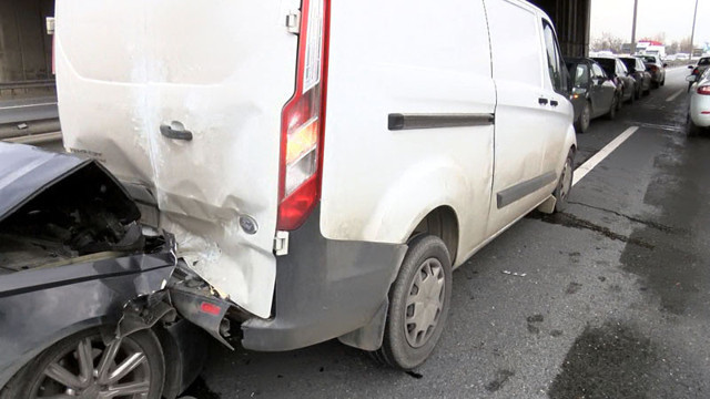 İstanbul Mahmutbey TEM'de 7 araç zincirleme kazaya karıştı - Resim: 0