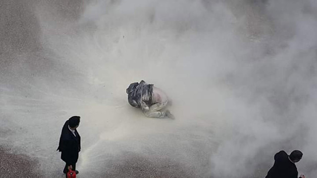 Hatay Valiliği önünde kendini ateşe veren kişi hayatını kaybetti - Resim: 1