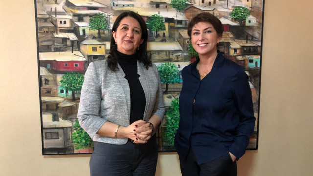 Pervin Buldan'dan çok konuşulacak açıklamalar: Askeri darbeye karşı canımızı ortaya koyarız - Resim: 0