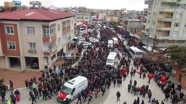 İdlib şehidi Teğmen Ali Emre Fırıncıoğulları defnedildi annesi kazağı elinden hiç bırakmadı - Resim: 2