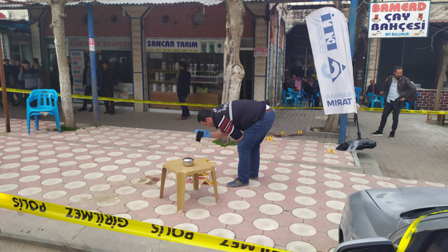 Siirt'te kahvehanede oturan amca yeğen silahlı saldırıya uğradı - Resim: 0