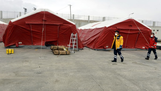 Koronavirüs önlemleri artıyor! 2 sınır kapısına daha sahra hastanesi kuruldu - Resim: 0
