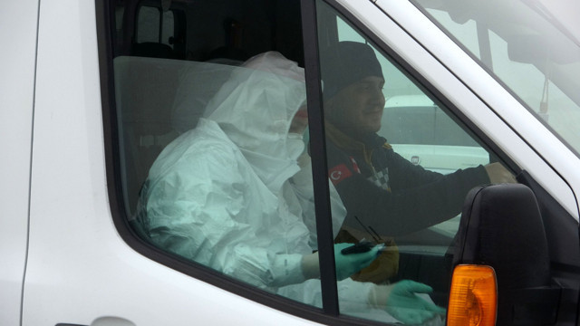 Çanakkale Maltepe köyü karantinaya alındı bir kadın hastaneye kaldırıldı - Resim: 0