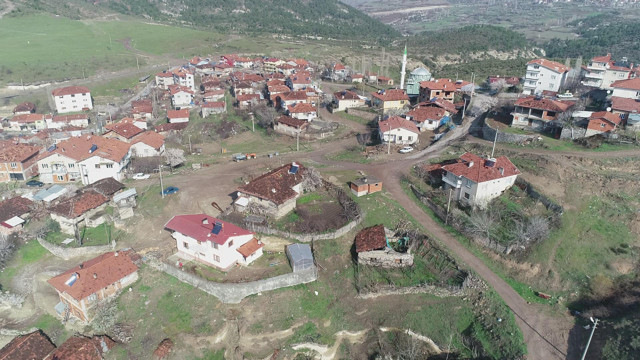 Kütahya'nın karantinadaki Yeşildere köyünde 43 kişiye de ev karantinası - Resim: 0