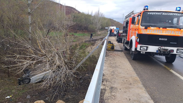 Sivas'ta otomobil devrildi: 4 ölü 1 yaralı - Resim: 0