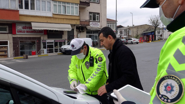 Avcılar'da kuşlar yüzünden ceza yiyen sürücü kendisini gülmekten alamadı - Resim: 1