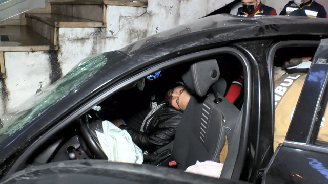 Avcılar'da alkollü direksiyon sallayınca kaza kaçınılmaz oldu - Resim: 0