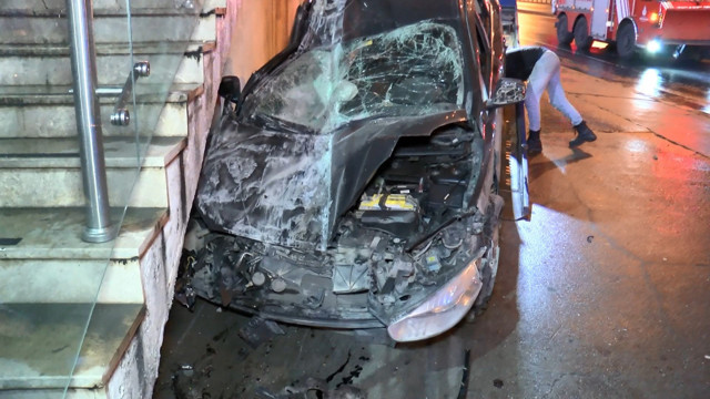 Avcılar'da alkollü direksiyon sallayınca kaza kaçınılmaz oldu - Resim: 1