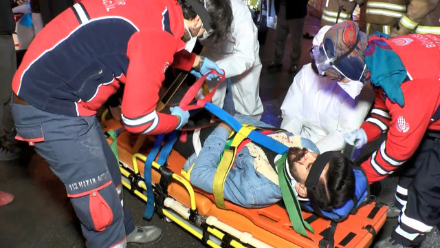 Avcılar'da alkollü direksiyon sallayınca kaza kaçınılmaz oldu - Resim: 2