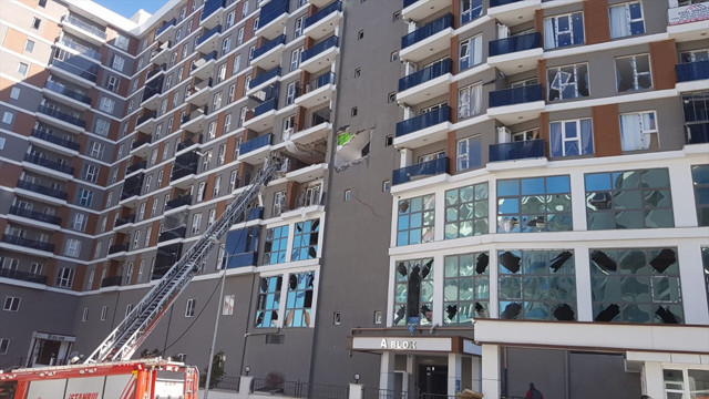 İstanbul Esenyurt'ta bir apartmanda doğalgaz patlaması! Yaralılar var - Resim: 0