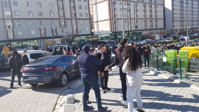 İstanbul Esenyurt'ta bir apartmanda doğalgaz patlaması! Yaralılar var - Resim: 3
