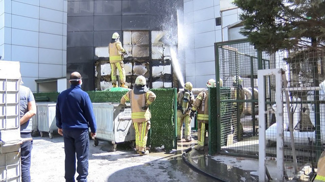Beylikdüzü'nde bir özel hastanede yangın paniği - Resim: 0