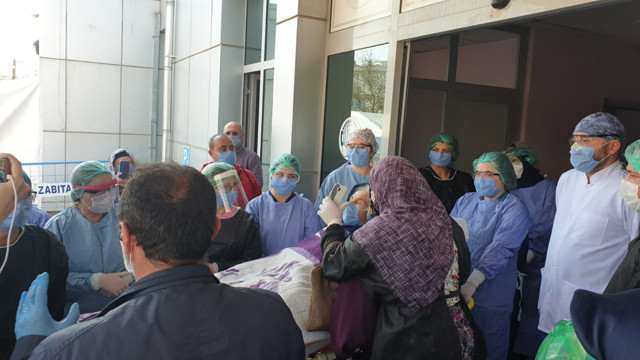 Çanakkale'de kronik hastalıklarına rağmen 92 yaşında koronavirüsü yendi - Resim: 0