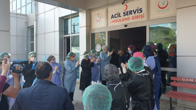 Çanakkale'de kronik hastalıklarına rağmen 92 yaşında koronavirüsü yendi - Resim: 1