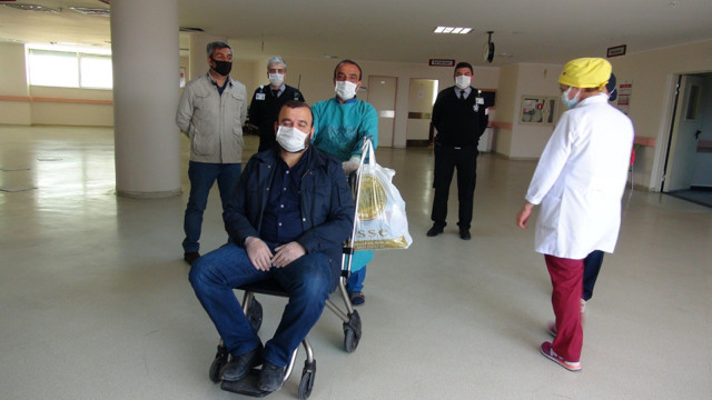 Malatya'da koronavirüs mücadelesi verirken kalp krizi geçirdi pes etmedi - Resim: 0