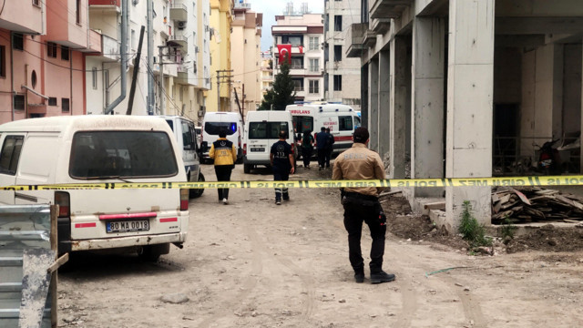 Osmaniye'de 10 katlı binadan düşen inşaat işçisi feci şekilde can verdi - Resim: 0