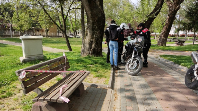 Bursa'da 20 yaş altı sokağa çıkan üç kişiye ceza yazıldı - Resim: 0