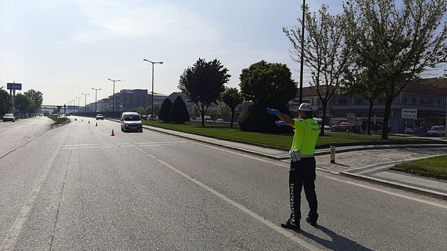 Düzce'de çekici sürücülerinin ehliyeti yok! 10 bin 544 TL ceza kesildi - Resim: 0