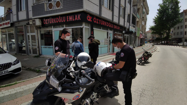 Bursa'da yasağa uymayan iki gence para cezası - Resim: 0