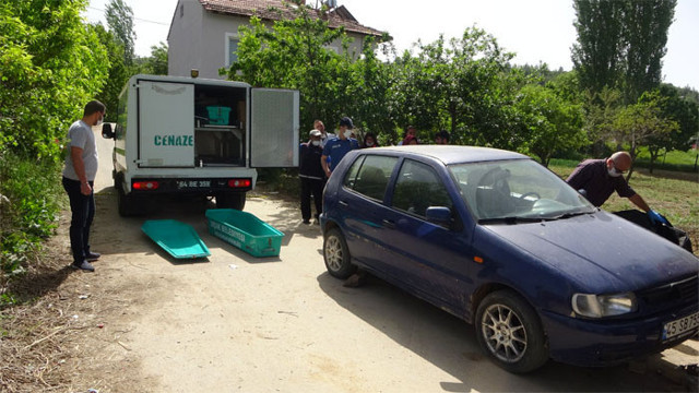 Uşak'ta korkunç olay! Kriko kayınca aracın altında kaldı - Resim: 0