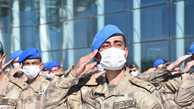 Kars'ta şehit olan Yüzbaşı Ferhat Çiftçi'nin cenazesi törenle memleketine uğurlandı - Resim: 0