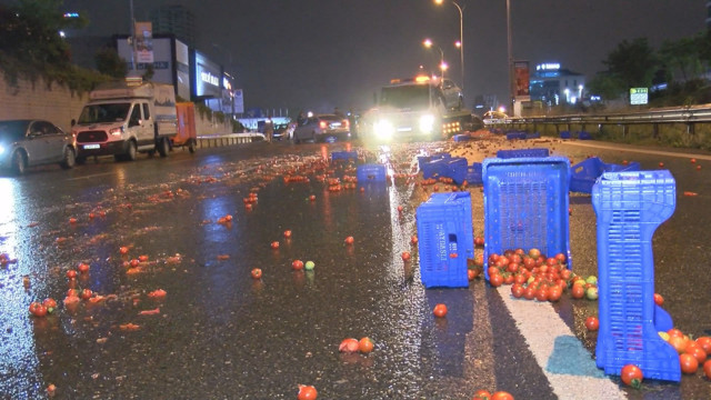 Maltepe'de kaygan yol zincirleme kazaya neden oldu - Resim: 0