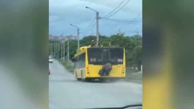 Ukrayna'da yaşlı kadının yaptığı hareket akıllara durgunluk verdi - Resim: 1