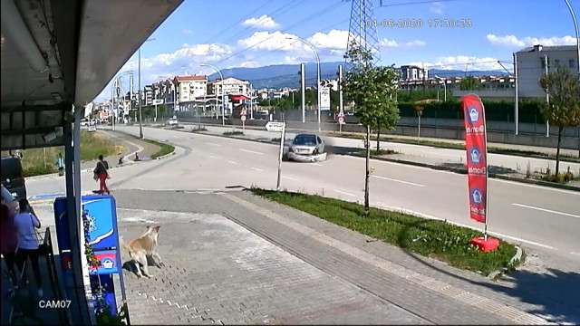 Bursa'da kazayı gören otomobili Azrail sandı 1 kişi ölümden döndü - Resim: 1