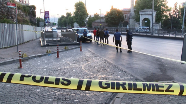 Fatih'te yol ortasında kanlar içinde bulundu hastaneye kaldırıldı - Resim: 0