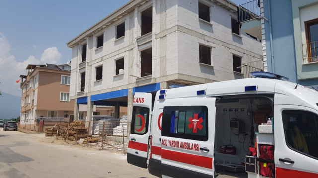 Bursa'da çalıştığı inşaattan başına tahta düştü durumu ağır - Resim: 1