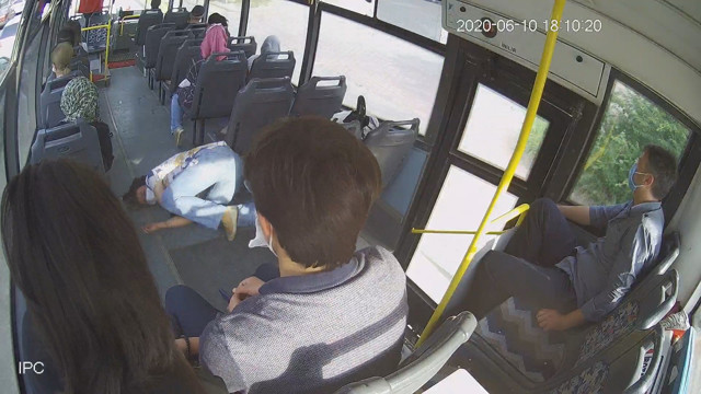 Bursa'da saniyelere karşı ölüm kalım savaşı kadın yolcu kalp krizi geçirdi - Resim: 0