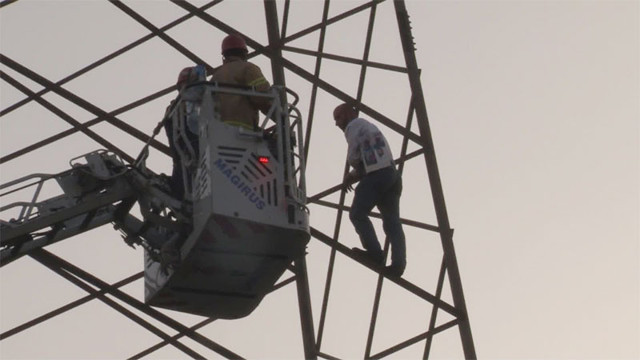 Esra Erol sosyal medyadan canlı yayın yaparak intihara kalkışan kişiyi ikna etti - Resim: 0