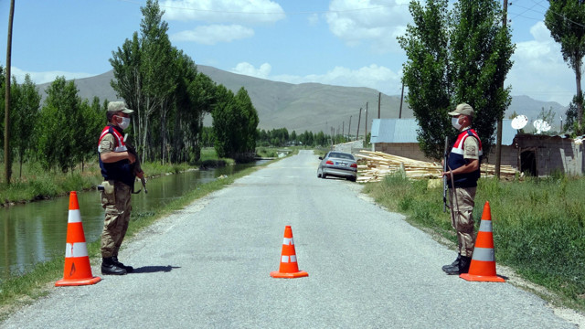 Van'da 2 bin 250 kişinin yaşadığı mahalle karantinada - Resim: 1