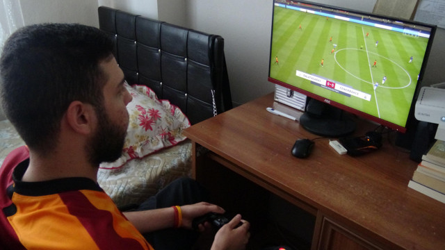 Tekerlekli sandalyesinden Galatasaray'ı şampiyonluğa taşıdı - Resim: 0