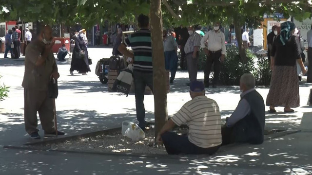 Gaziantep'te iğne atsan yere düşmez sıcaktan kavrulan kentte çarşı merakı - Resim: 0