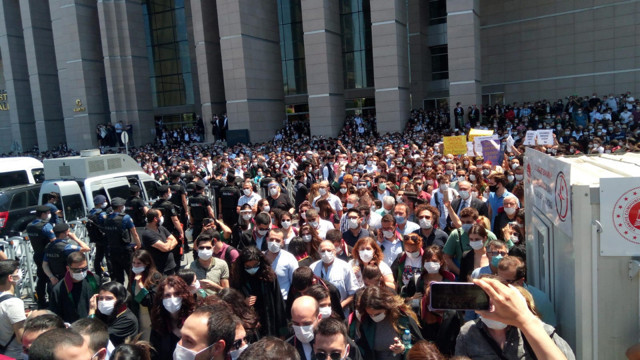 Barolar Çağlayan Adliyesi'nde! İstanbul Barosu Başkanı: Sizi parçalayacağız dediler - Resim: 1