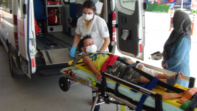 Bursa'da yaralanan oğlunu teselli eden anne kameraya yansıdı - Resim: 0