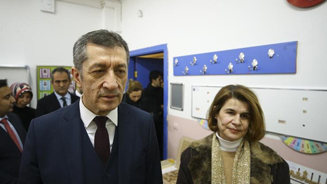 Ziya Selçuk nereli kaç yaşında memleketi neresi ailesi ve çocukları - Resim: 0