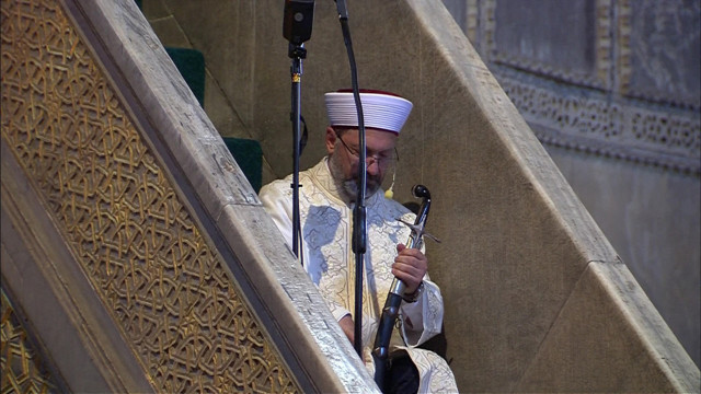 Ayasofya'da Ali Erbaş kılıçla hutbeye çıktı bunun çok özel anlamı var - Resim: 5