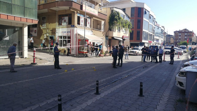 Samsun'da sokak ortasında tüyler ürperten infaz! Dipçik ile düşürüp kafasına sıktı - Resim: 0